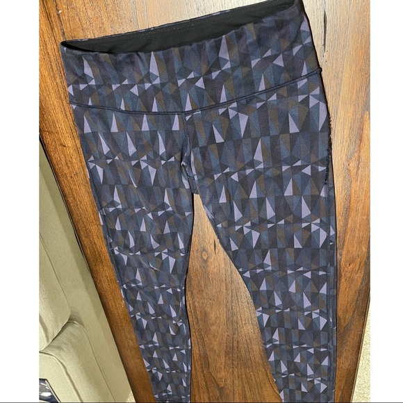 Lululemon leggings size 8 - Picture 10 of 14